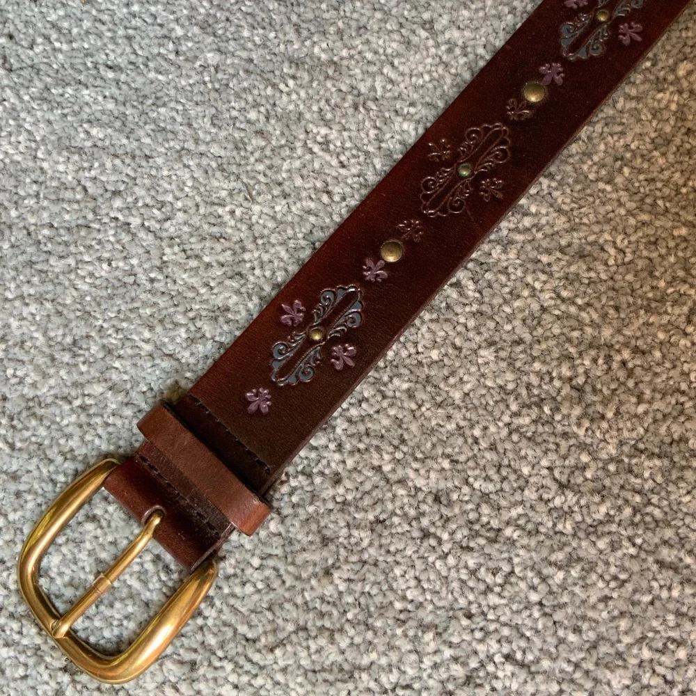 Liz Claiborne - Leather Belt With Colored Embossed Design & Decorative Rivets - Picture 2 of 10